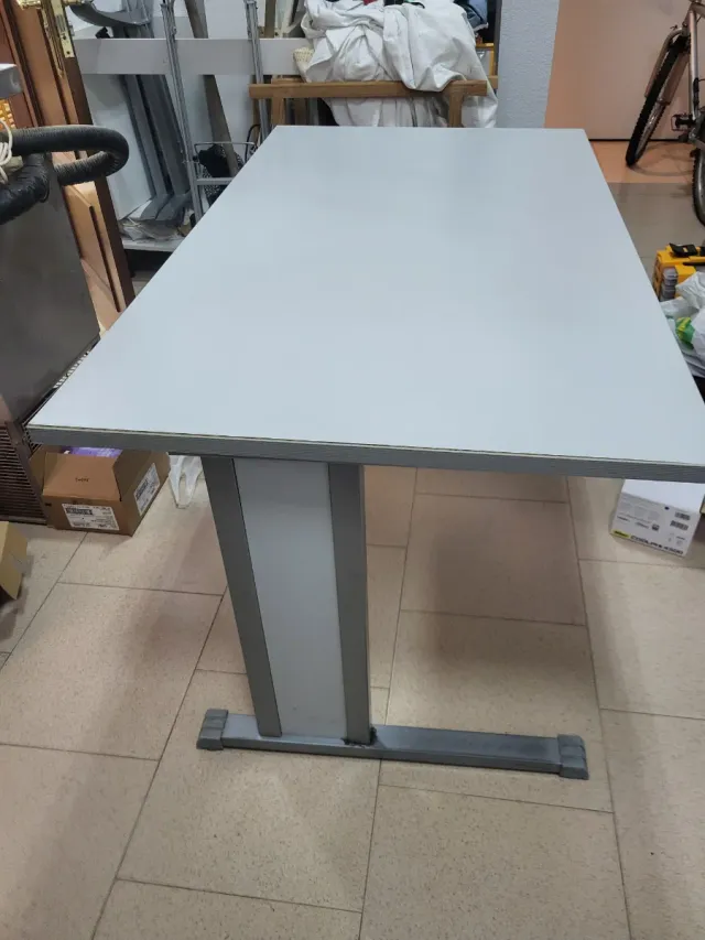 Mesa de oficina KARE con cajonera