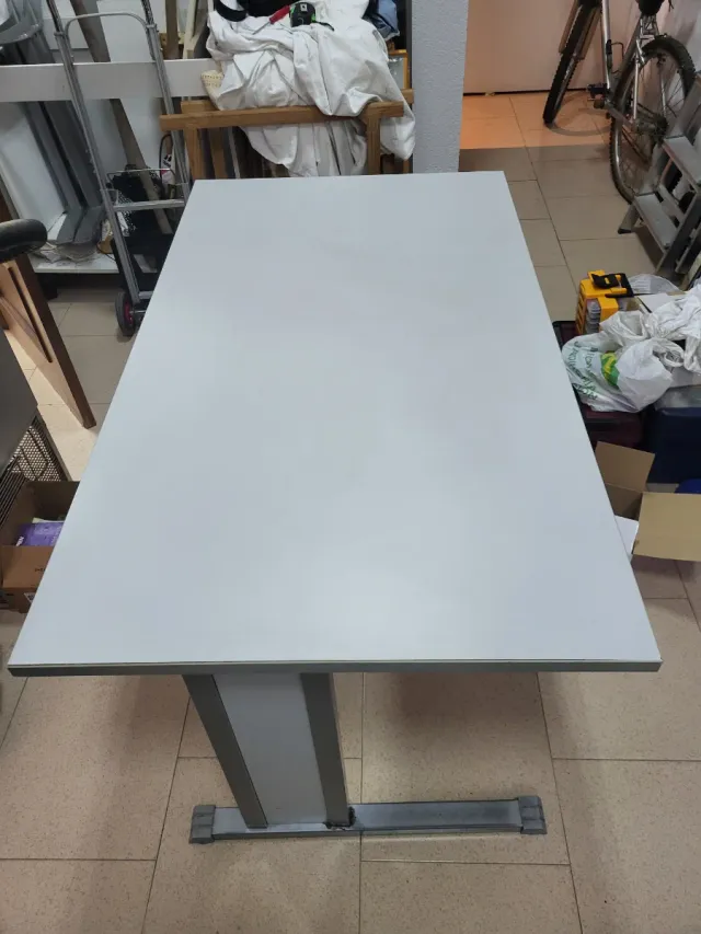 Mesa de oficina KARE con cajonera