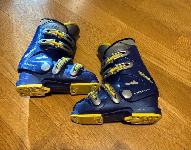 Conjunto Infantil Esquí: Skis, Botas y Bastones