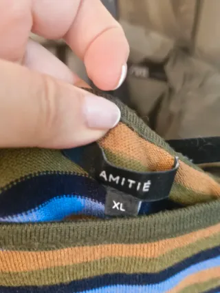 Jersey verde con rayas multicolor