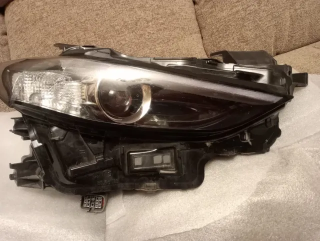 FARO LED DERECHO MAZDA 3 AÑO 2023 TOQUE