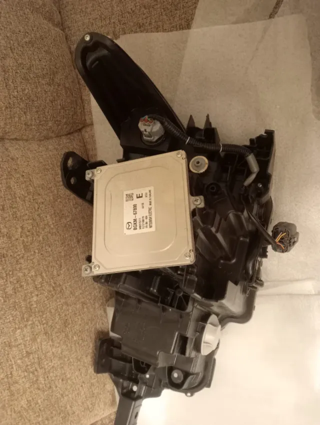 FARO LED DERECHO MAZDA 3 AÑO 2023 TOQUE