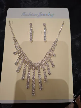 Conjunto Colar e Brincos Prateados Brilhantes