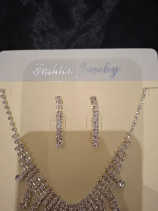 Conjunto Colar e Brincos Prateados Brilhantes