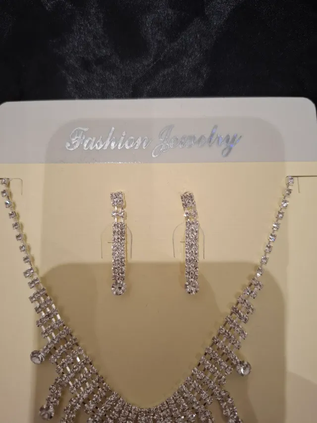 Conjunto Colar e Brincos Prateados Brilhantes