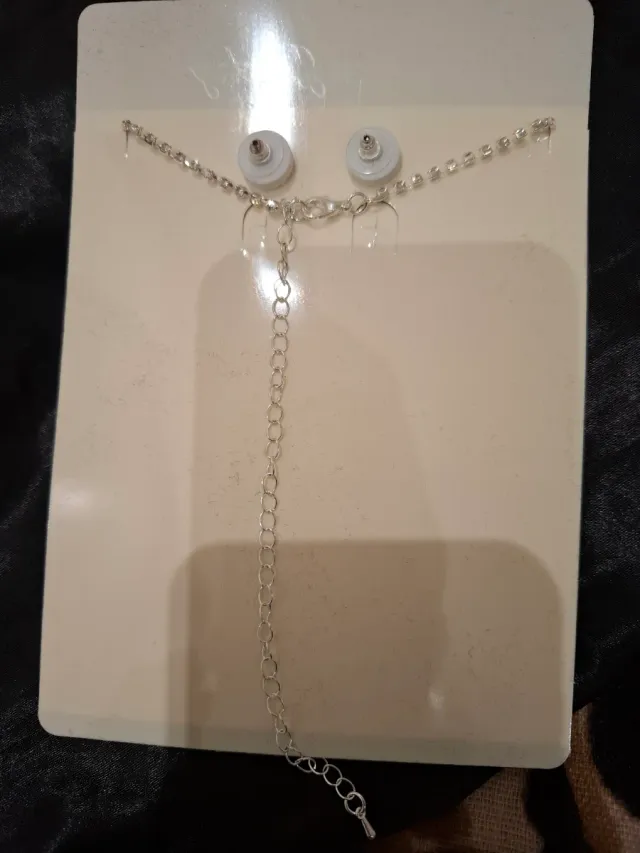 Conjunto Colar e Brincos Prateados Brilhantes