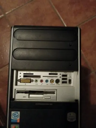 Torre ordenador sobremesa