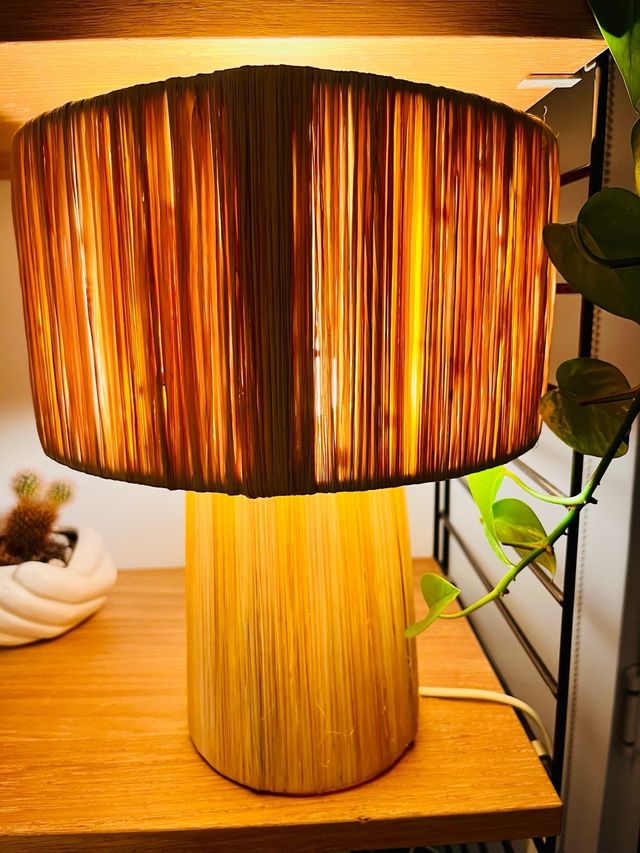 Lámpara de mesa Rafia Artesanal