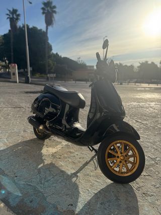 Vespa GTS 250 Negra cambiaría por coche !!