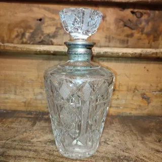 Botella Antigua Cristal Tallado boca Plata Licor