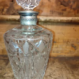 Botella Antigua Cristal Tallado boca Plata Licor