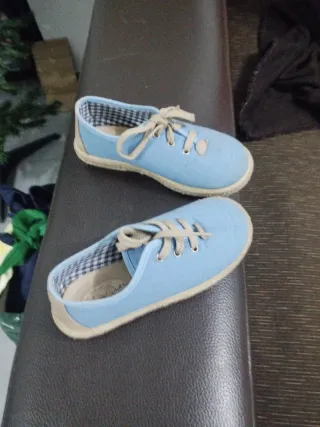 Zapatos de lona para niño talla 26 y 28