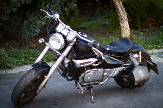 Hyosung Custom Bobber 125cc— Homologada