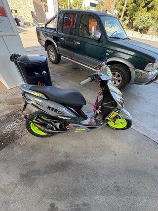 Yamaha Jog RR gris y amarillo