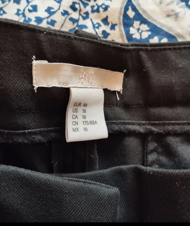 Lote 3 pantalones + 1 falda