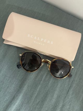 Gafas de sol Scalpers doradas y marrones