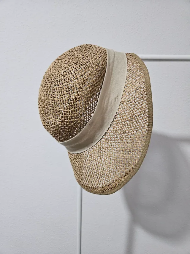 Gorro de paja tejido para mujer