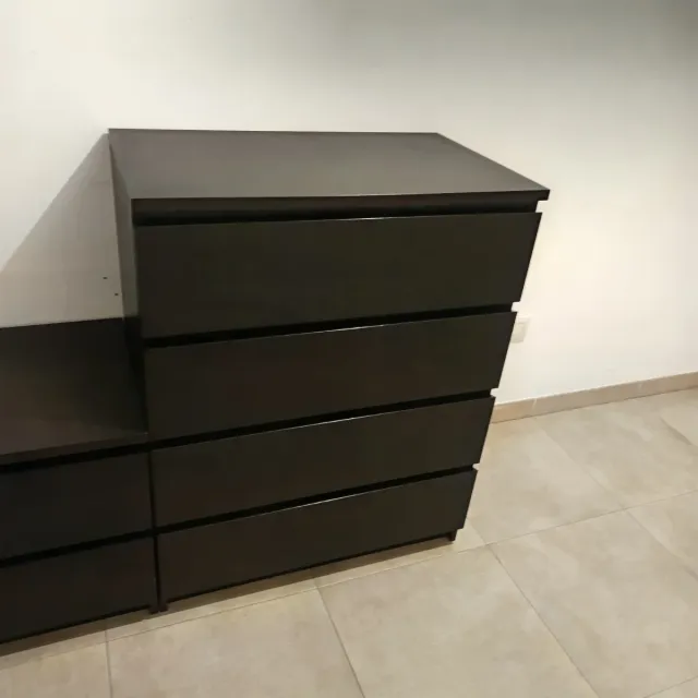 Cómoda Malm Ikea Negra/Marrón en perfecto estado