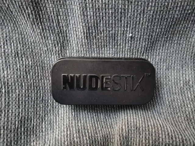 Colorete Nudestix con brocha