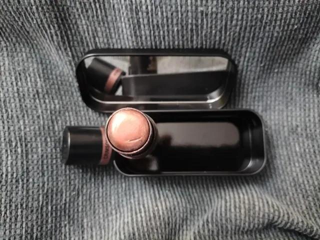 Colorete Nudestix con brocha