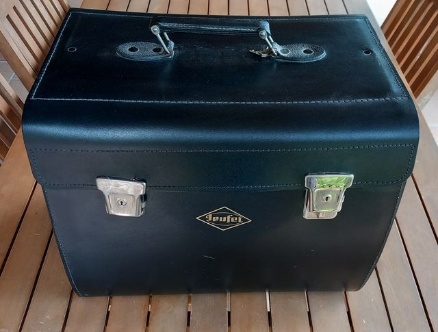 Costurero profesional de cuero negro