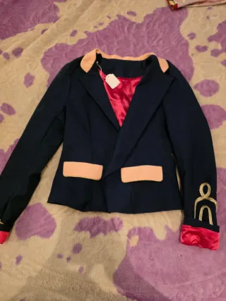 Americana azul con detalles rosa