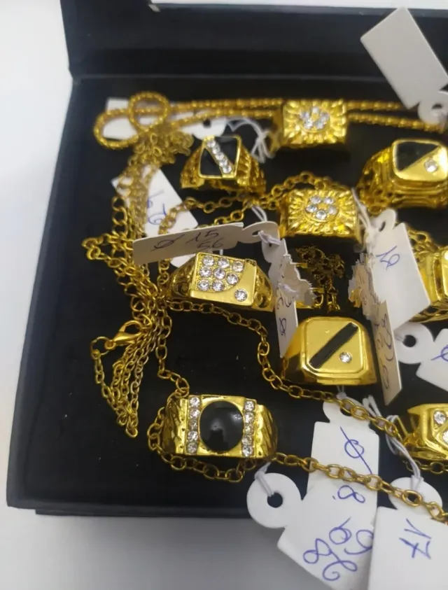 LOTTO 13 ANELLI 4 COLLANE PLACCATE ORO