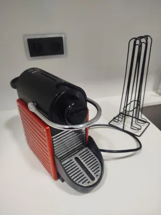 Cafetera Krups Nespresso + dispensador