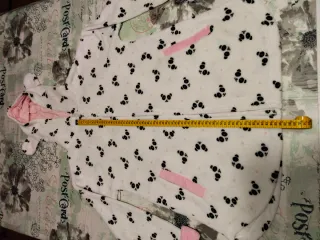 Bata de niña con estampado de pandas