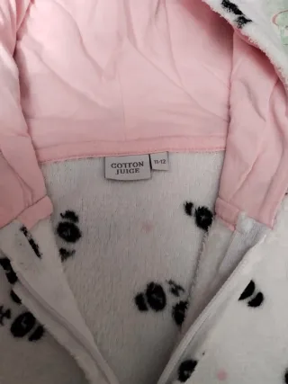 Bata de niña con estampado de pandas