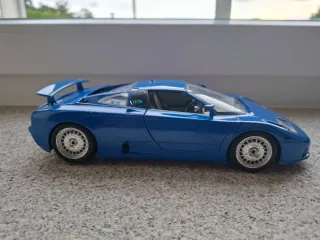Bugatti EB110 1/18