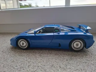 Bugatti EB110 1/18