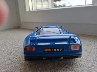 Bugatti EB110 1/18