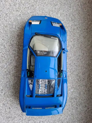 Bugatti EB110 1/18