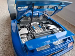 Bugatti EB110 1/18