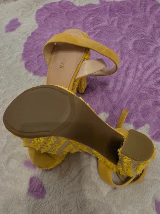 Sandalias Guess Amarillas