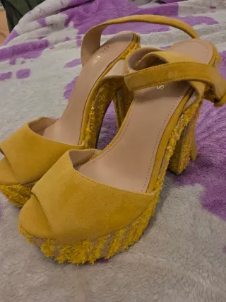 Sandalias Guess Amarillas