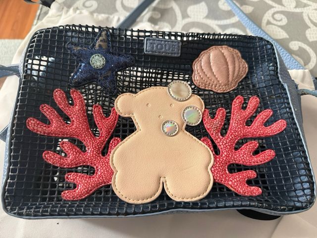 Bandolera Tous azul y roja con apliques