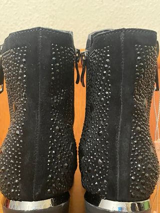 ALMA EN PENA - Botines negros tacón pedrería 39