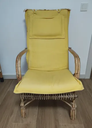 Silla de mimbre alta