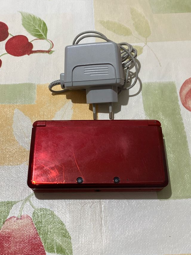 Nintendo 3DS Roja + Cargador