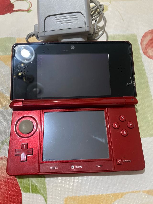 Nintendo 3DS Roja + Cargador