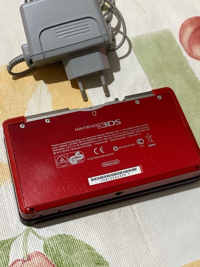 Nintendo 3DS Roja + Cargador
