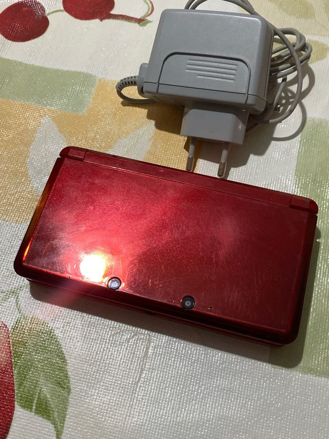 Nintendo 3DS Roja + Cargador