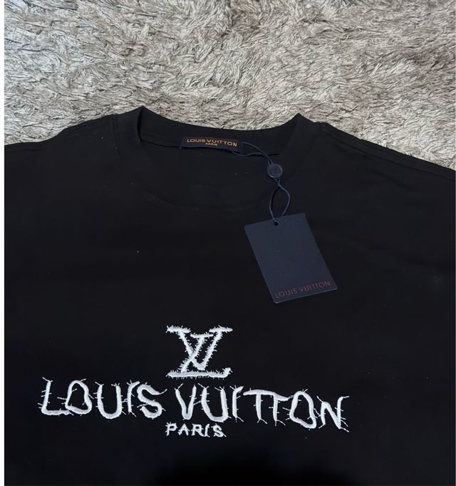 Camiseta Louis Vuitton Negra