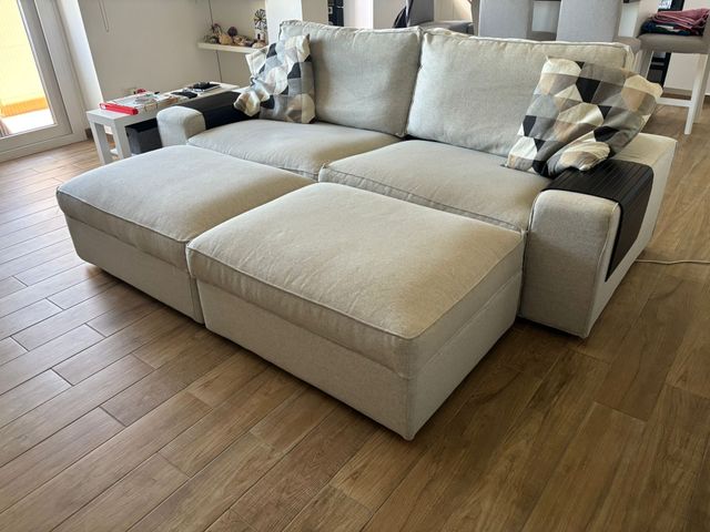 Divano Kivik 3 posti Ikea + 2 pouf