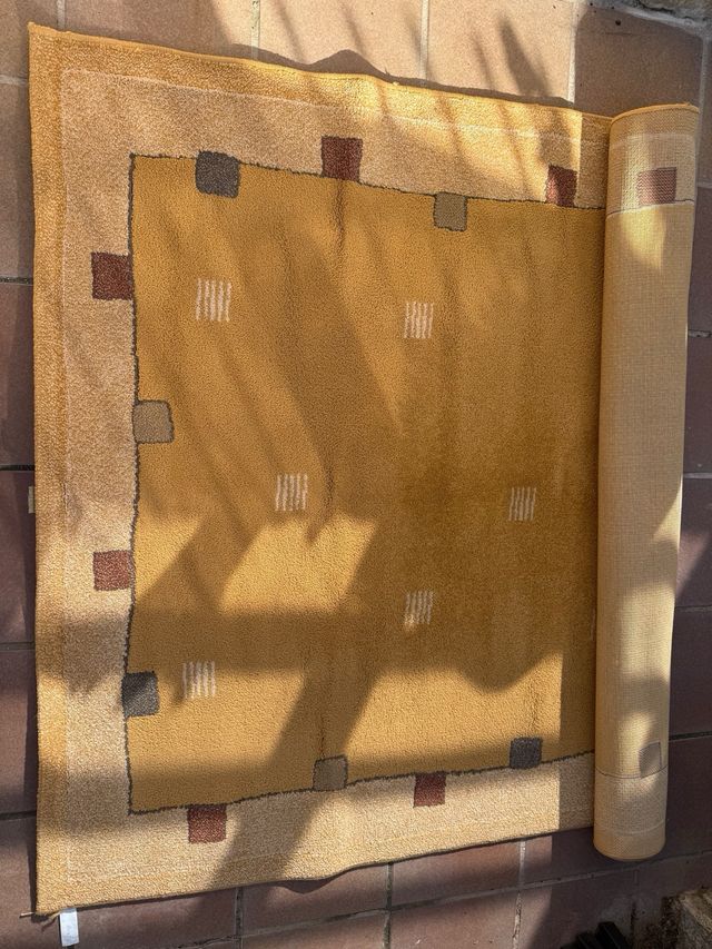 Tapete amarelo 1,60x2,30 com quadrados