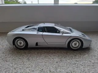 Bugatti EB110 1/18