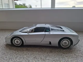 Bugatti EB110 1/18