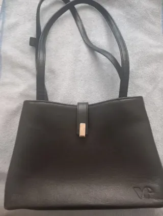 Bolso de piel negro con logo VG